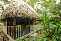 Cohune Palms River Cabanas โรงแรมใน