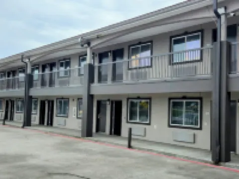 スコティッシュ インズ アンド スイーツ イースト サム ハウストン パークウェイ チャネルヴューのホテル