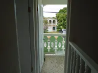 Beautiful Two Storey Apartment.  3 bedrooms, sleeps 4. Hotels in Prospect