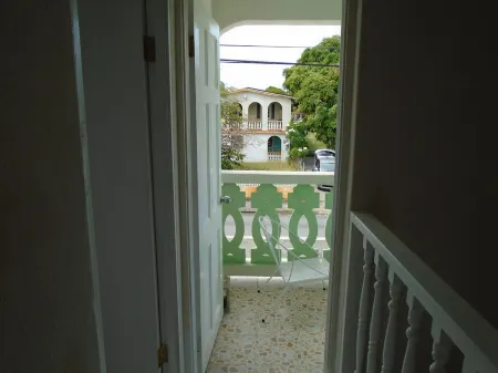 Beautiful Two Storey Apartment.  3 bedrooms, sleeps 4.