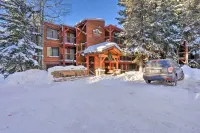Walk to LiftsSnowDogs' Breck Condo w/ Fireplace - parking