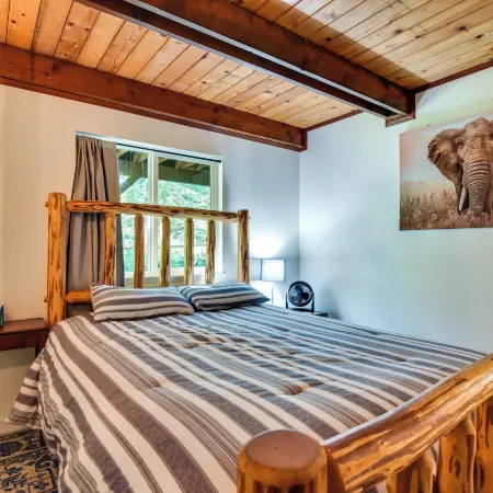 Rustic Cougar Cabin w/ Wood-Burning Fire Pit!