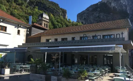 Hôtel du Musée de l'Eau Отели в г. Сен-Мартен-ан-Веркор