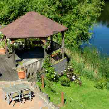 Inn on the Lake Hotel Exterior