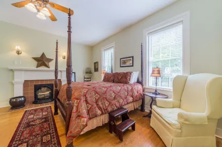 Bourbon Manor Bed & Breakfast Inn