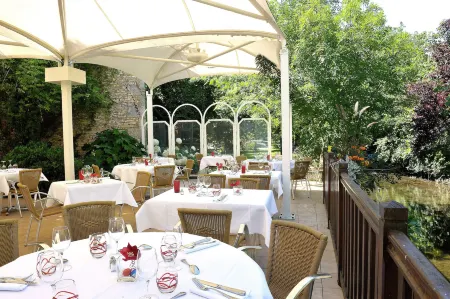 Logis Hôtels & Restaurant le Cheval Blanc et Clovis