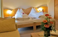 Hotel Dolomiten - balcony