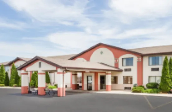 普利茅斯速8酒店 馬歇爾縣酒店