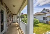 Elegant Stone Cottage Steps to Crystal Lake Beach - 3-Sterne