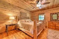 Eureka Springs Area Cabin w/ Deck + 7 Acres! - Kæledyr tilladt