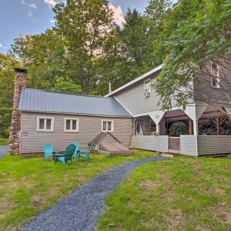 Ludlow Home w/ Hot Tub, Near Okemo Resort!