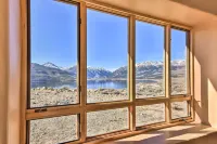 Luxe Twin Lakes House w/ Mountain & Lake Views! - WiFi