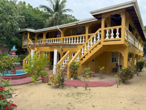 Caribbean Shores Bed & Breakfast - Kolam Renang