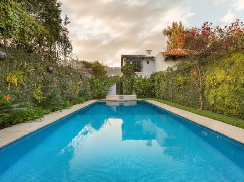 Colonial Villa And Guest House With Pool in Gated Community