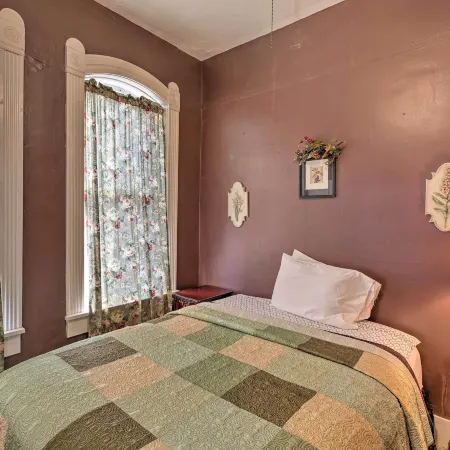 Pet-Friendly Apt Walk to Missouri River!