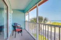 Pelican Cove Condo at Bradenton Beach w/ Pool! - Parkering