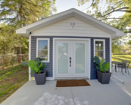 Stylish Grass Lake Retreat - Steps to Park! Hotels in Jackson County