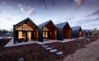 Par Five Shacks Hotels in Monash