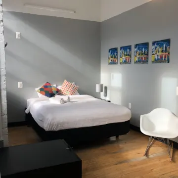 โฮสเทลเดอะโลคัล โรงแรมใกล้Manhattan Cruise Terminal