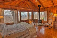Cozy Cumberland Mountain Cabin w/ Stunning Views! - 3-Star