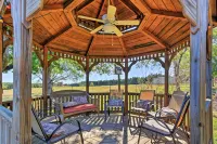 Pottsboro Home on 2 Acres w/ Hot Tub, Near Marina! - Wifi