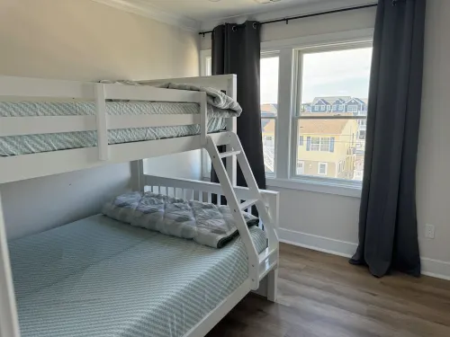 Beautiful new home with heated pool on a lagoon