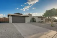 5 Mi to ASU: Tempe Home w/ Heated Pool & Fire Pit - Homestays