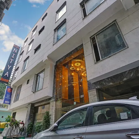 Staybook Hotel Nitya Maharani, Free Airport Pickup Отели рядом с достопримечательностью «Рынок Садар-Базар»