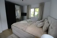 House by the lake with access Hotels in Zeuthen