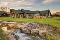 Pebble Bay Club Hotels in Russell Township