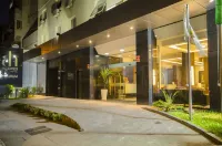 亞速精品飯店 Church of the Blessed Sacrament and St. Therese附近的飯店