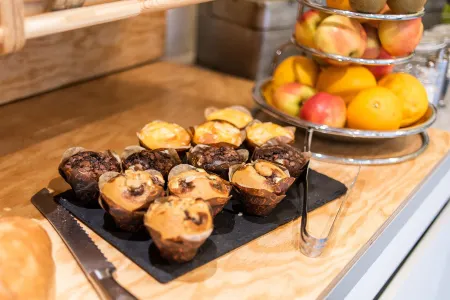 NunoHotel Köln City Отели рядом с достопримечательностью «Кёльнская бизнес-школа»