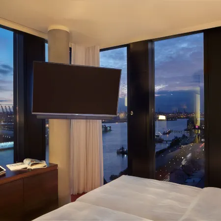 Empire Riverside Hotel