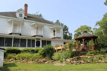The Sautee Inn Bed & Breakfast