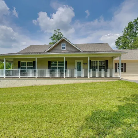Wraparound Porch: Home Near Dtwn Crossville!