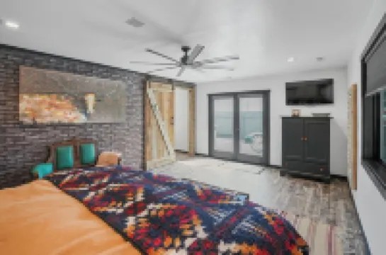 "The Wild Trout" Adventure Awaits! Hotels in Ennis