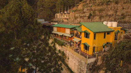 The Himalayan Living Whisling Pines Home Stay Отели в г. Мектешвар