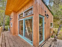 Cosagach Falls Cabin Hotels near Golden Retriever Statue