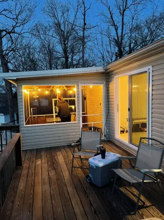 Pets! Spectacular view of the cove + main channel! Much to do nearby.