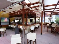 G George - Bar