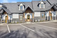 Smoky Mountain Retreat/New/Game Room/Entire Place Hotels near Happy Hippie | CBD + THC + Kratom