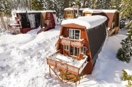 Chickadee by AvantStay Modern A-Frame Cabin