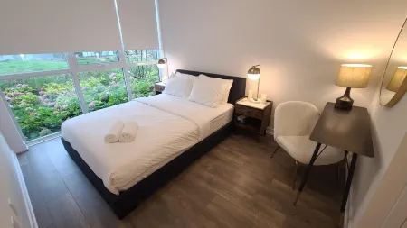 Cozy Lake Simcoe 2 bedroom condo with a garden walkout to the boardwalk/ Pier.