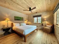 Picturesque Woodland Cottage in the Tallgrass Prairie Hotel a 