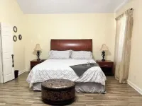 Luxury, King Suite & Extras! Gameroom-Office-Gym Hotels near Shaw's R & R Jewelry and Loan