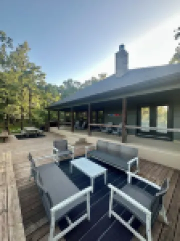 Lake House Gem: Cozy Waterfront Escape