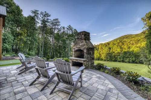 NEW! - Fish the CREEK/Mountain VIEWS/mini-GOLF/hot tub/3 acres/Dog friendly