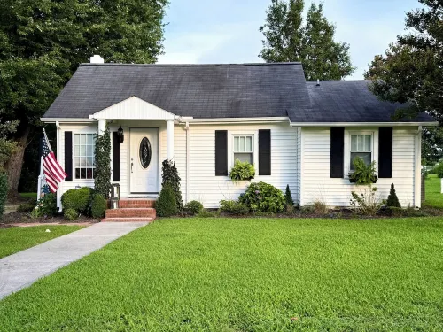 Autumn River Haven — Firepit, Hot Tub & Views