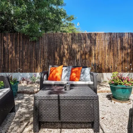 Levittown Onyx: A Jazzy 2-Bedroom Apartment in Toa Baja with WiFi, AC