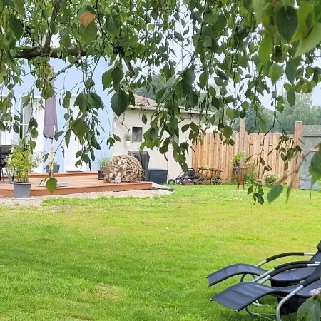 Geräumige Ferienwohnung mit 2 Schlafzimmern, 2 Bädern und Garten